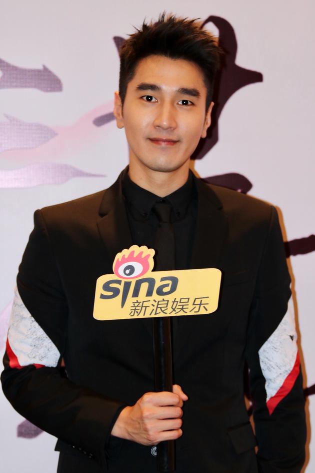 赵又廷称与杨幂默契高:我是宅男 她是宅女