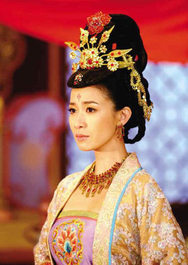 女星性感唐装：巩俐丰腴无敌 景甜惊艳