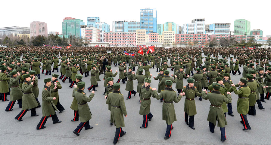 朝鲜举办盛大舞会庆祝人民军正规化69周年(组图)[5]- 中国日报网