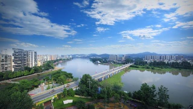 （导航成都，移动端）推动省市全会精神在新津落地落实 轨道交通产业加速行驶