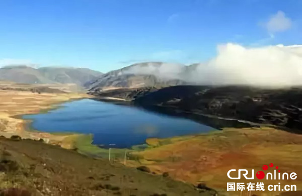 图片默认标题_fororder_卡萨湖美如仙境-供图-甘孜州旅游发展委员会