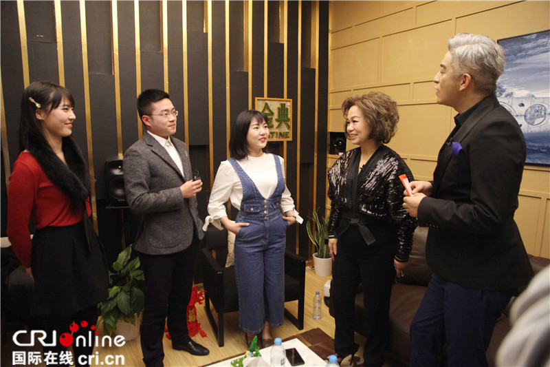 《和歌手在一起》庆元宵 谭晶秒变“套马汉子
