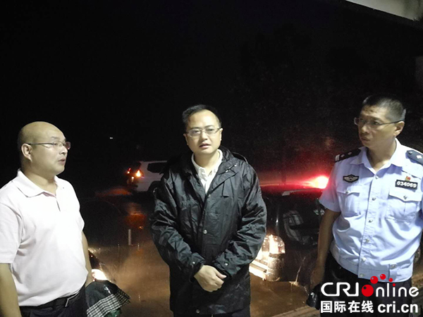 图片默认标题_fororder_剑阁县县长张世忠巡查督导防汛工作（左二）（剑阁县委宣传部）