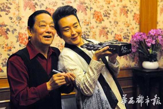揭秘央视元宵晚会：李玉刚献唱 朱军说相声