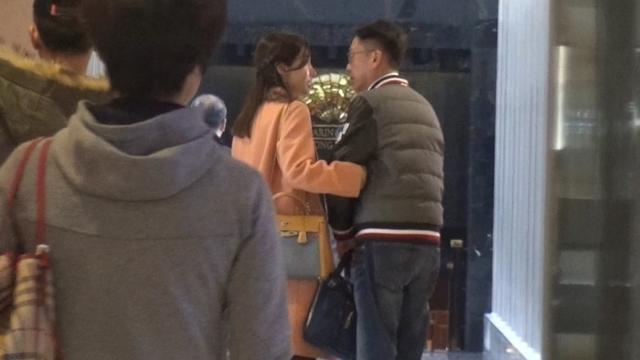 李嘉欣与老公甜蜜逛街 女神回春好似少女(组图)