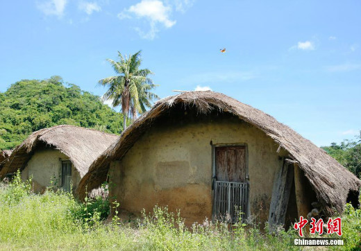 บ้านทรงเรือชนเผ่าหลี บนเกาะไหหลำ