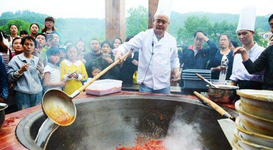 美国牛人用脑袋两分钟钉38颗钉子 盘点身怀