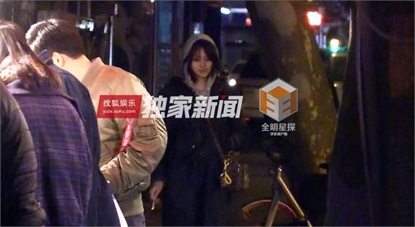 郑爽抽烟粉丝震惊 网友失望"小仙女"学坏-国际在线