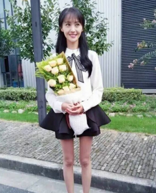 郑爽抽烟照被曝光 郑爽怎么瘦成纸片人