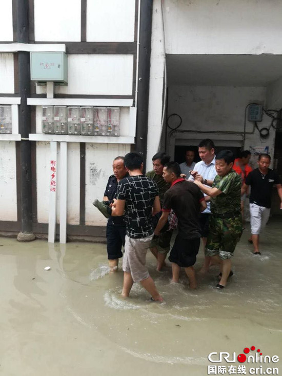 【社会民生】重庆铜梁东城街道近50小时抗洪救灾连续作战