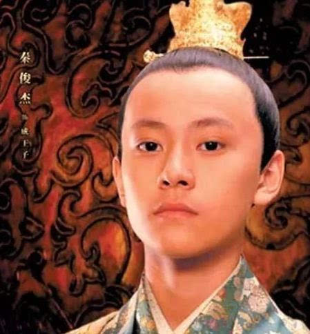 秦俊杰杨紫恋情公开 男方竟是《黄金甲》三皇子