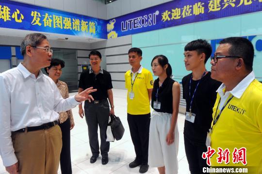 张志军考察广西台企 鼓励台湾大学生到大陆就业
