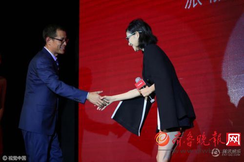 都说佟丽娅新发型好看，但分明是显老20岁好吗