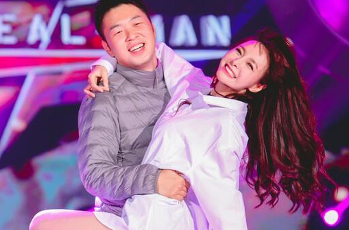 《快乐大本营》迪丽热巴杜海涛跳拉丁舞长腿性感