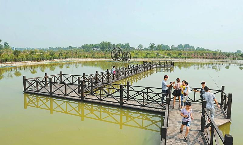 （今日热点2，导航成都，移动端）探访四川先行先试区县：这些村庄的碧水清流是怎么来的