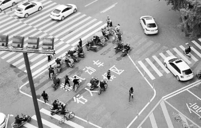 【河南在线-文字列表】【移动端-文字列表】郑州市民建议：非机动车道要扩宽路口加设“等候区”