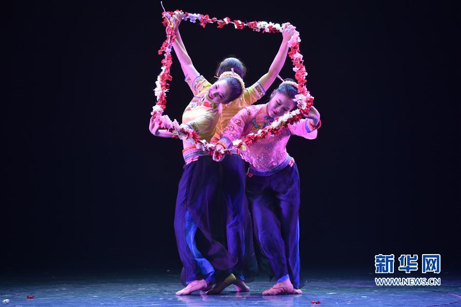 【焦点图】【移动版 轮播图】【滚动新闻】第二届海峡两岸大学生舞蹈大赛决赛在福州举行