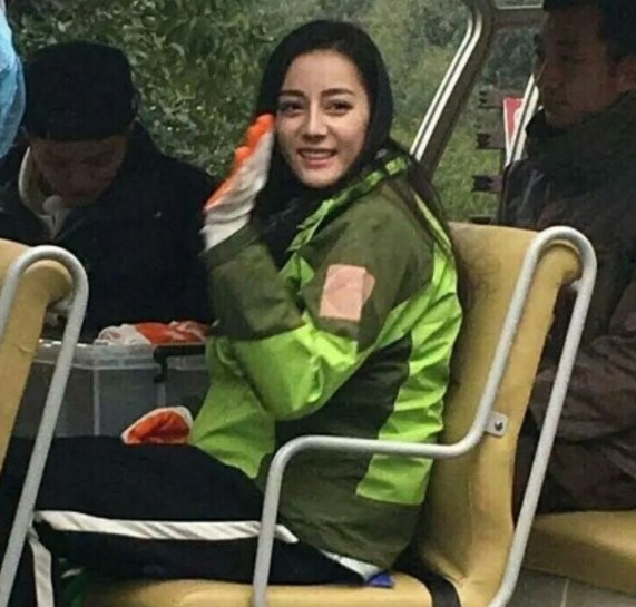 《跑男》众兄弟合体 迪丽热巴首亮相笑容甜美(组图)