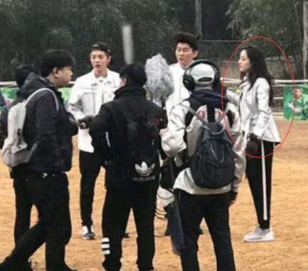 《跑男》众兄弟合体 迪丽热巴首亮相笑容甜美(组图)