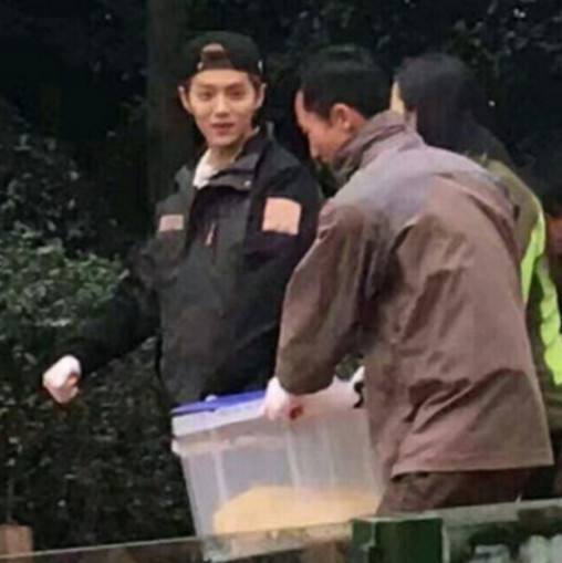 《跑男》众兄弟合体 迪丽热巴首亮相笑容甜美(组图)