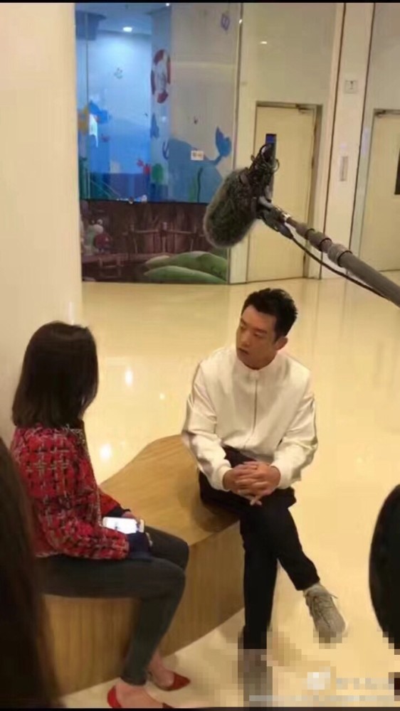 《跑男》众兄弟合体 迪丽热巴首亮相笑容甜美(组图)