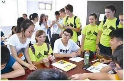 （导航成都，移动端）国际名校相聚新津赛艇夏令营 享水上狂欢逐浪争夺“少年大使”