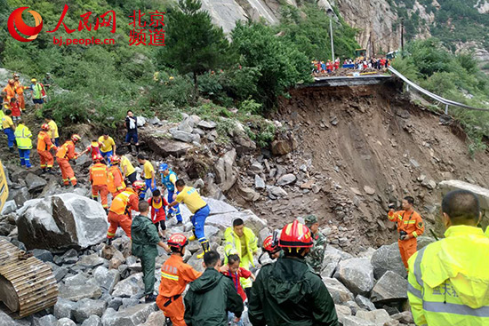 北京密云山区百余名受困游客被成功救出