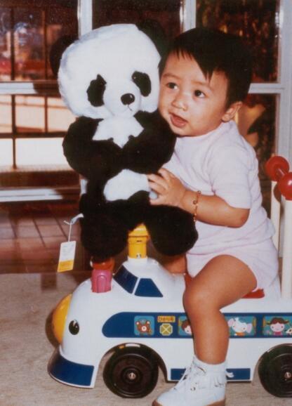 谢霆锋海量童年旧照曝光 跟俩儿子似一个模子