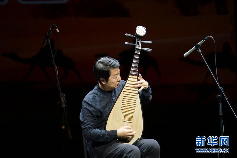 《敦煌国乐——中国国乐名家音乐会》在敦煌演出