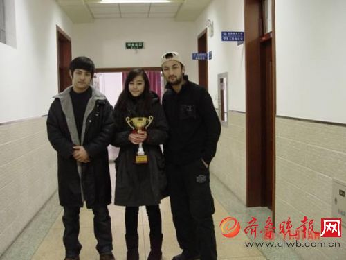 热巴被曝曾打工做售楼小姐 胖迪清纯旧照曝光