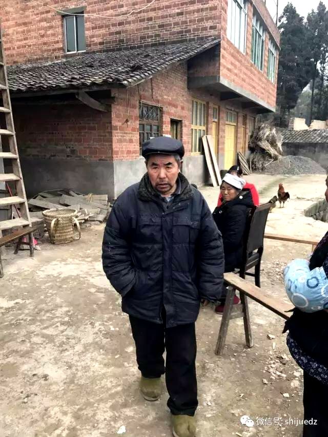 事发后,小韩的爷爷王元金满面愁容(图据网络)