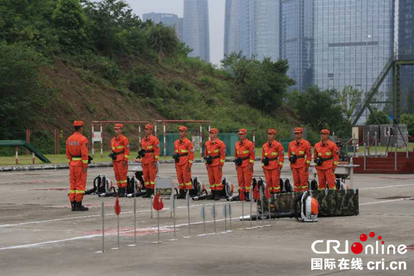 图片默认标题_fororder_班组灭火战斗（摄影徐昆鹏）