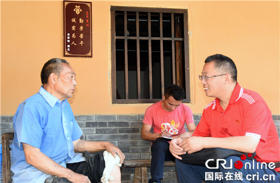 【重庆会客厅】重庆石柱县中益乡纪委书记谭兴玉护航脱贫攻坚【内容页标题】监督执纪强问责 重庆石柱县中益乡纪委书记谭兴玉护航脱贫攻坚