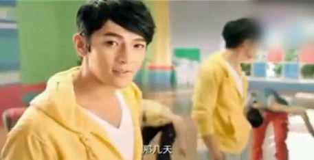 椰汁广告被指太污 盘点明星雷人广告杨幂上榜