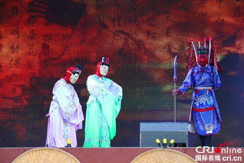 “2018年贵州•福泉阳戏文化节”在道坪谷龙火热开启