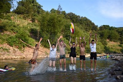（今日热点3，序号1，导航成都，移动端）四川天气似“鸳鸯锅” 这边热那边雨
