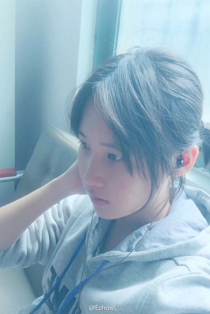 16岁高中女生手绘板报惊艳网友 长相似刘亦菲
