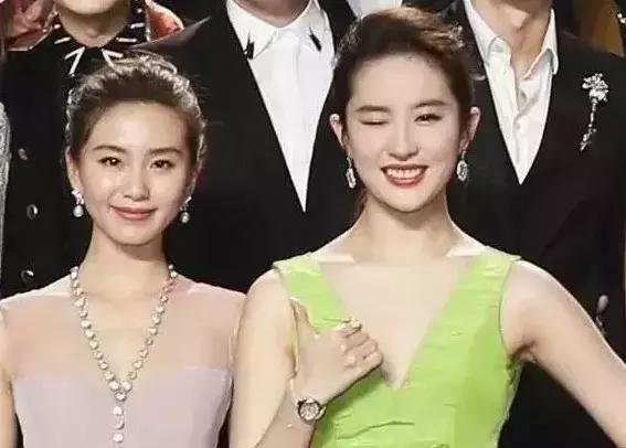 刘诗诗领奖台上感恩唐人，但她哭得让人好心疼！