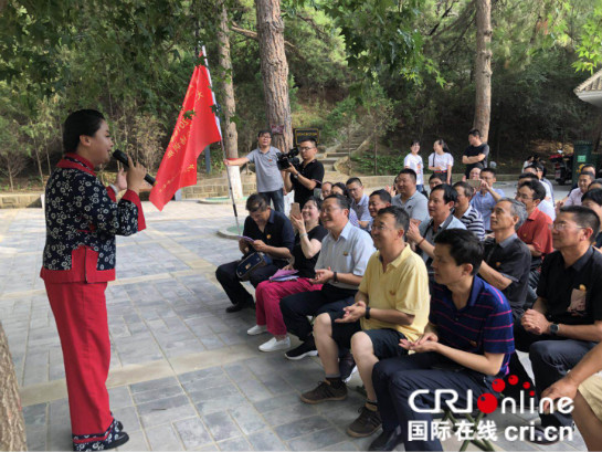 中国红歌形象大使兰妮儿看延安：将红歌在红色延安唱响