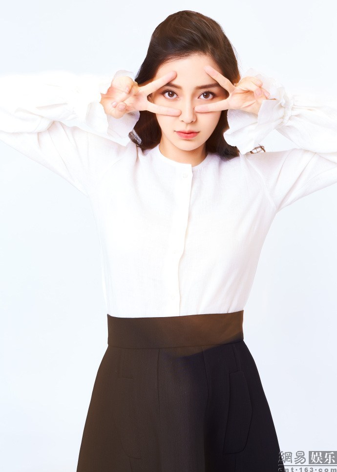 生快！Baby黑白配写真曝光 28岁依旧少女