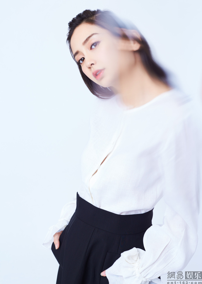生快！Baby黑白配写真曝光 28岁依旧少女