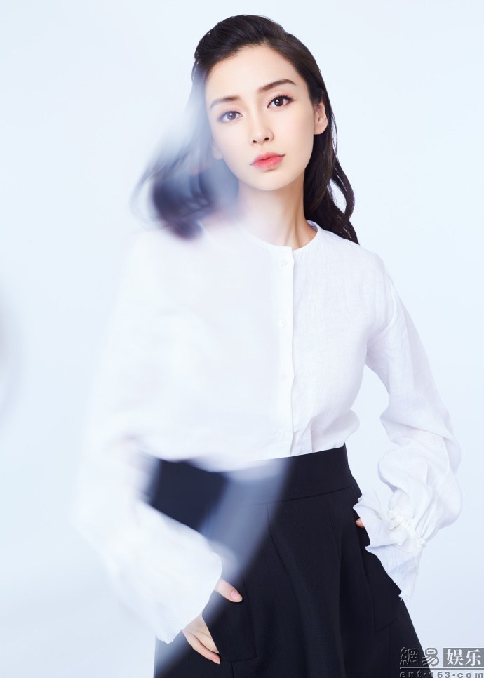 生快！Baby黑白配写真曝光 28岁依旧少女