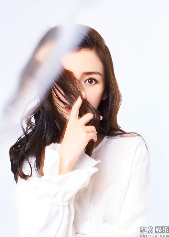 生快！Baby黑白配写真曝光 28岁依旧少女