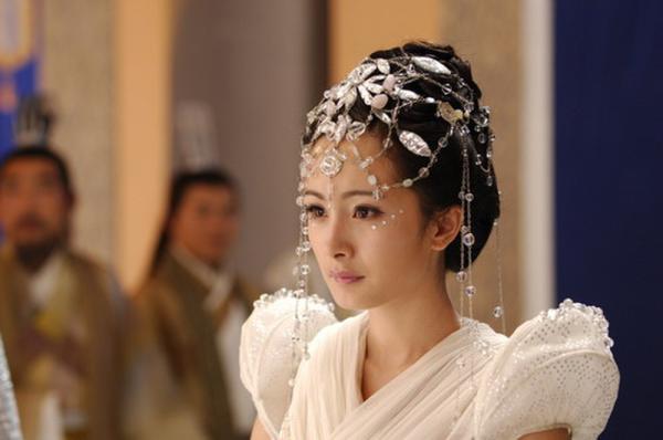 杨幂演“四海八荒”第一绝色 刘亦菲baby服嘛？