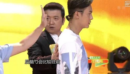 杨幂颈部前倾 原来娜扎、陈伟霆都是她的病友