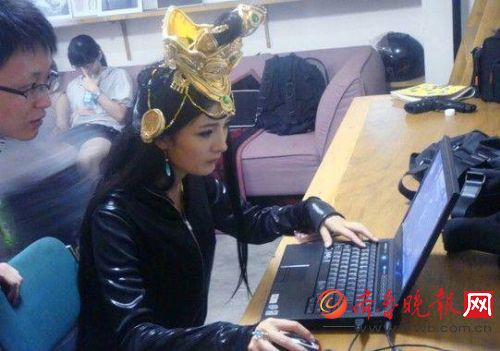 杨幂颈部前倾 原来娜扎、陈伟霆都是她的病友