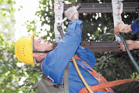 （焦点图，导航成都，移动端）成都工商业客户实施错峰避峰用电 最大限度保障居民用电
