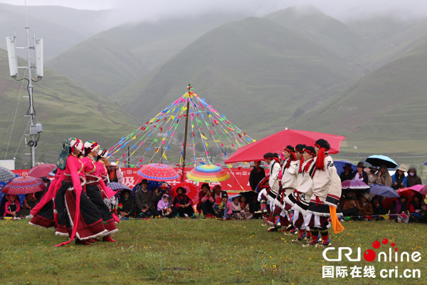 图片默认标题_fororder_活动现场精彩的歌舞表演