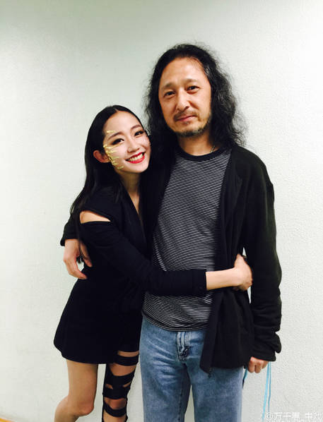 音乐人三宝与小25岁女友完婚 甜蜜合影曝光