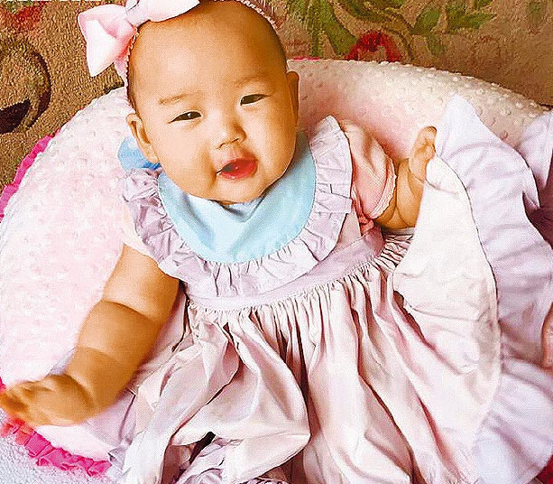 伊能静抱女儿现身 小米粒模样神似奶奶[4]